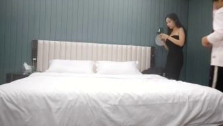 20221127【无情的屌丶】大圈网红外围女神，黑丝美腿高跟鞋，大黑牛跳蛋震动穴，猛怼骚穴受不了.mp4