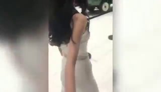 让女m带着跳蛋逛车展 下次换裙子更方便