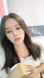 #直播  新女神下海【小嘉嘉】小家碧玉型美女， 跳蛋自慰爽到喷水