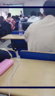 芒果味的橙子，老师上面讲着课，逼里塞着跳蛋，学校厕所喷水，走廊寝室露出自慰