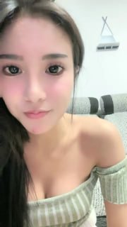 #直播 大眼睛网红美女，跳蛋震穴黄瓜捅菊花，真是小骚货