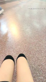 骚货学妹 淫穴塞着跳蛋去食堂发骚，坐凳子上旁边有男生其他路过学生，刷礼物就顶得淫叫啊啊，太爽受不了跑去厕所自慰！