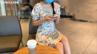 惊险！塞着跳蛋去喝咖啡，震动的双腿受不了，带去酒店干的求饶