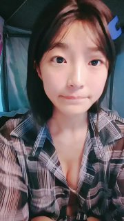 嗚崽醬~極品尤物美少女！細腰美乳學生制服，多毛騷逼跳蛋自慰，慢慢塞入騷穴，椅子上假屌騎坐深插