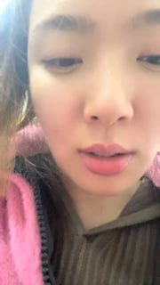 美女厂妹在上班！刷礼物偷偷给你看逼！扒开内裤塞着跳蛋，多毛肥穴一顿震