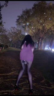 播音系的小美miyoki（只回红包信息） - 街边露出，小穴一直收缩流水，假阳具没夹住掉出来了，被骂狗狗是夹不住逼的废物肥……太羞了……